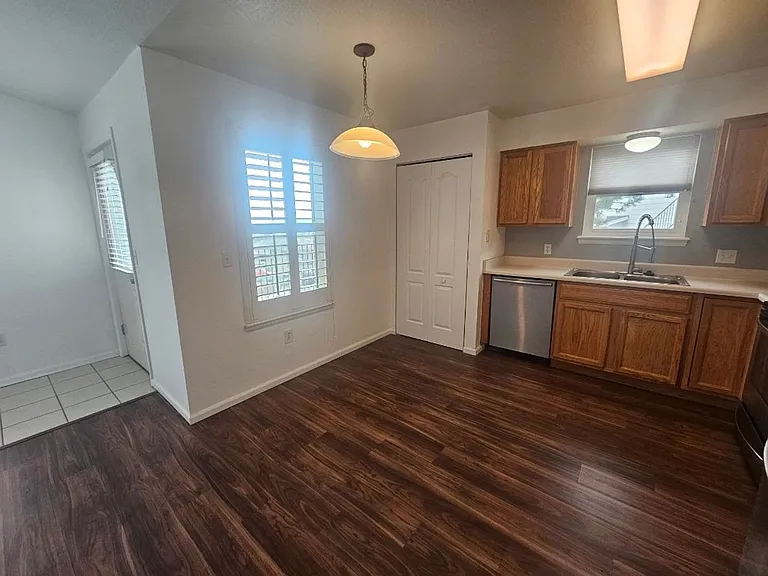 1662 S Deframe St #C7 — Photo 6