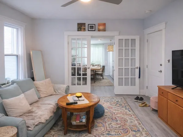 208 Woodbine Ave #2, Toronto, ON M4L 3P2