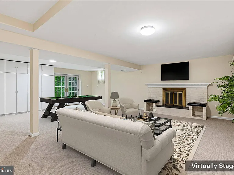 9708 Locust Hill Dr — Photo 41
