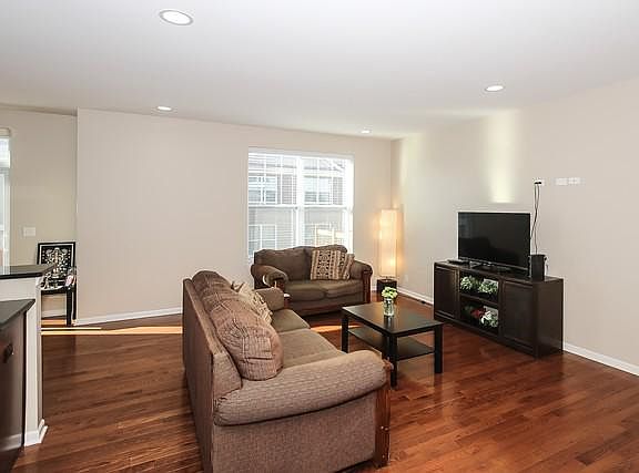 4th image of 2340 N Brett Ln
