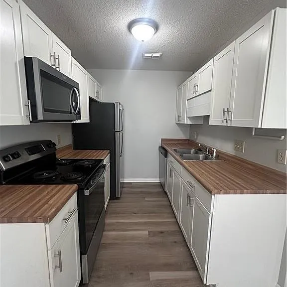 642 Mosswood Ln — Photo 3