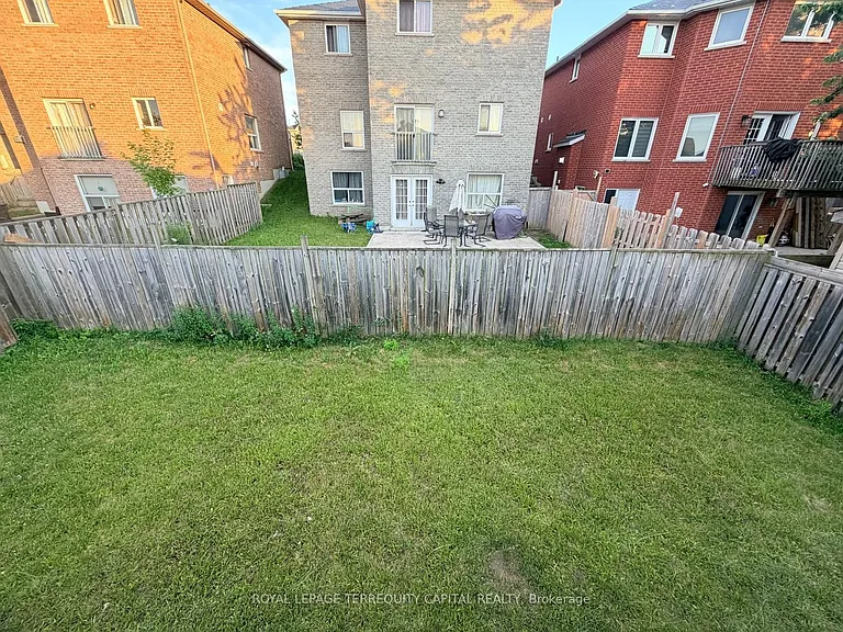 225 Country Ln — Photo 18