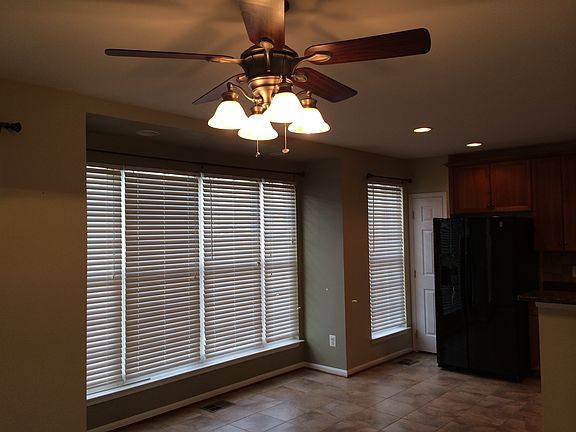 Kitchen (eat-in area)
