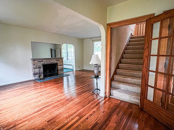 3rd image of 375 East Ave N