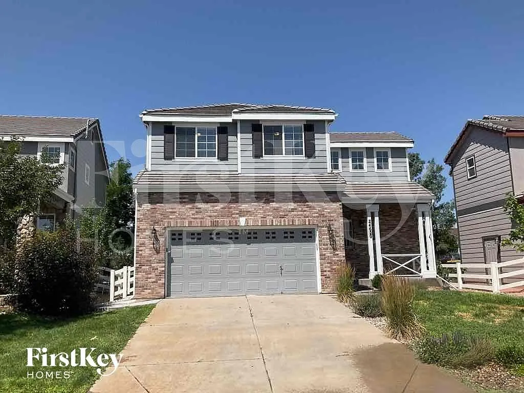 4 bed, 2.5 bath, 2134 sqft, $3,400 — Photo 1