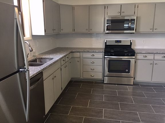 3rd image of 156 Hudson Ave
