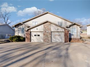 502 Oak Tree Ter, Saint Joseph, MO 64506