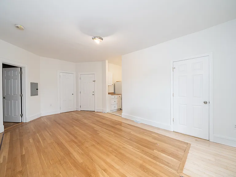 600 Willow Ave #4 — Photo 2