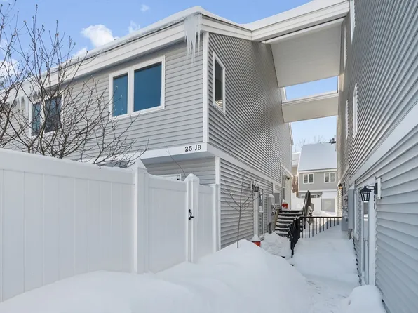 25 Meadow Pond Dr APT J, Leominster, MA 01453