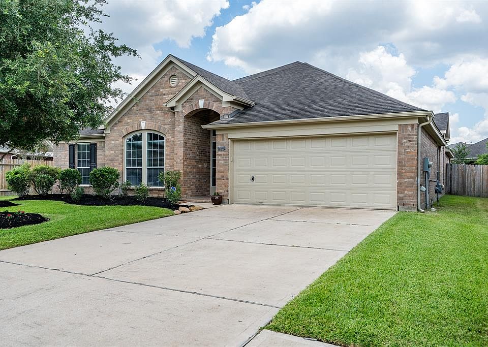Welcome home to 21726 W. Mulberry Field Circle in the master planned community of Fairfield! A beautiful Perry 1-story home that boasts 5 bedrooms is a rarity and surely won't last long!