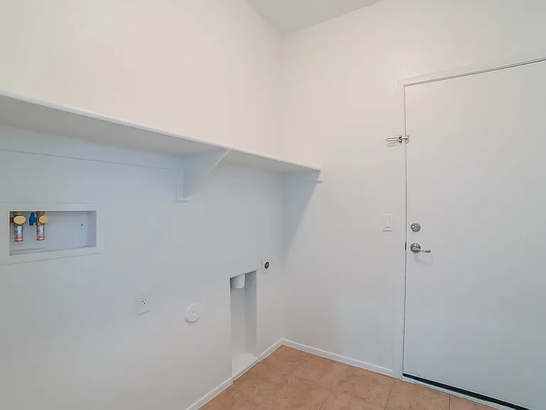 19284 W Woodlands Ave — Photo 14