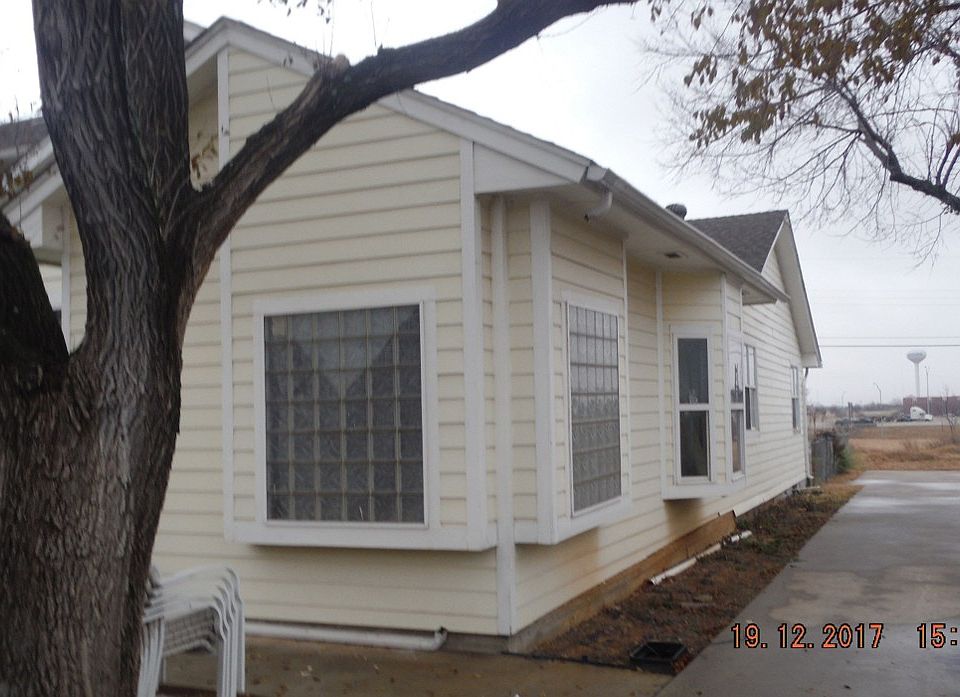 2nd image of 2809 Poplar Dr