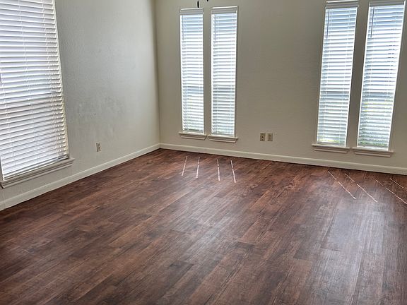 3rd image of 3100 Dickinson Ave APT 2