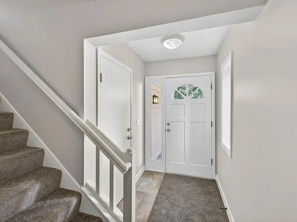 5392 Old Shakopee Cir W, Bloomington, MN 55437