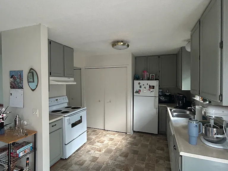 757 N Maple Rd — Photo 3