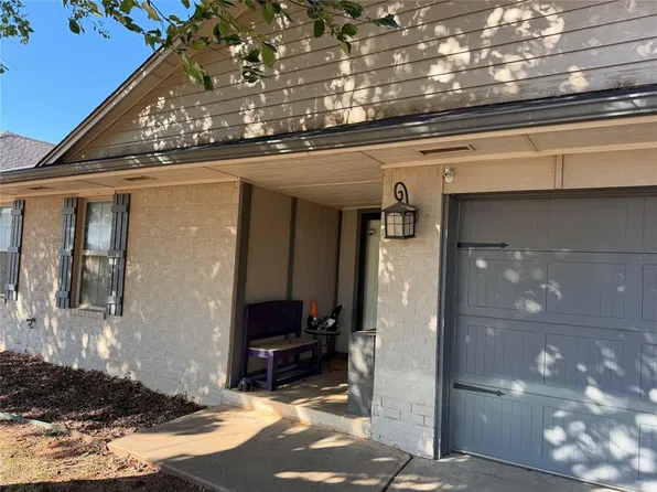 517 Post Oak Ln, Moore, OK 73160