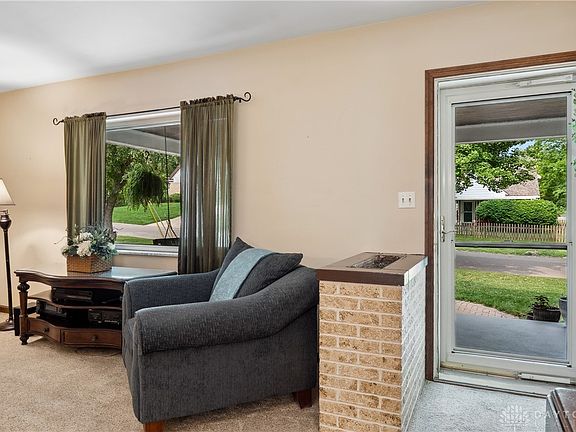 5th image of 3611 Delaine Ave