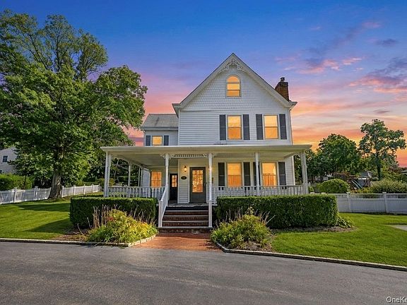 4th image of 104 Bayville Avenue