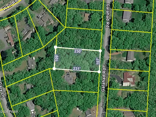 11 Galahad Rd, Greeley, PA 18425