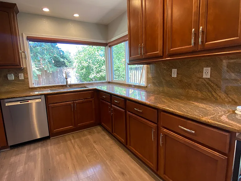 370 Colville Dr — Photo 7
