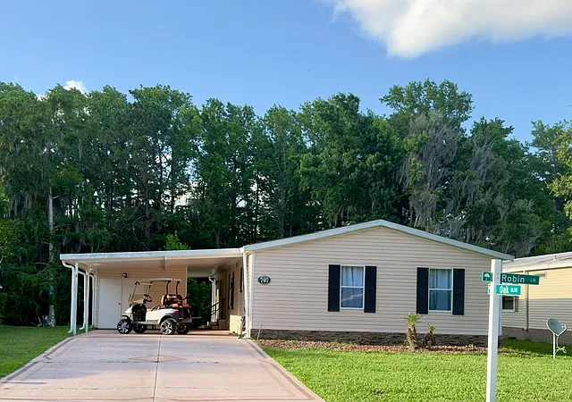 707 Robin Ln — Photo 1
