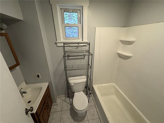 5th image of 238 Park Rd