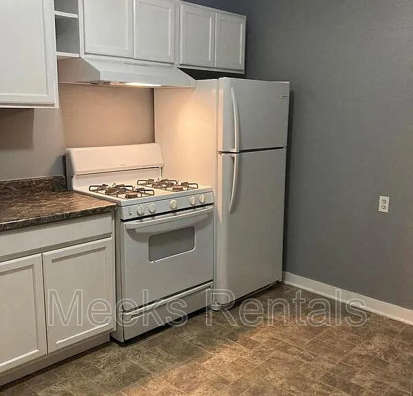 408 1st St #8 — Photo 1