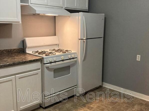 408 1st St #8