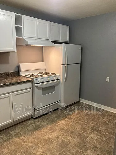 408 1st St #8 Photo 1