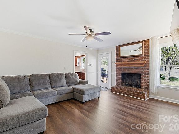 3rd image of 13657 Idlewild Rd