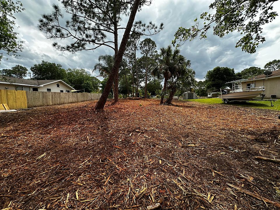 2nd image of 328 Cactus St SE