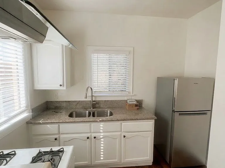 2723 San Marino St #12A — Photo 3