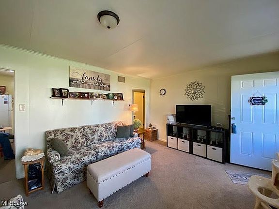 5th image of 803 Greenlawn Ave NW