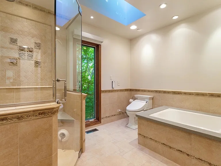 106 Oak Ridge Dr W — Photo 22