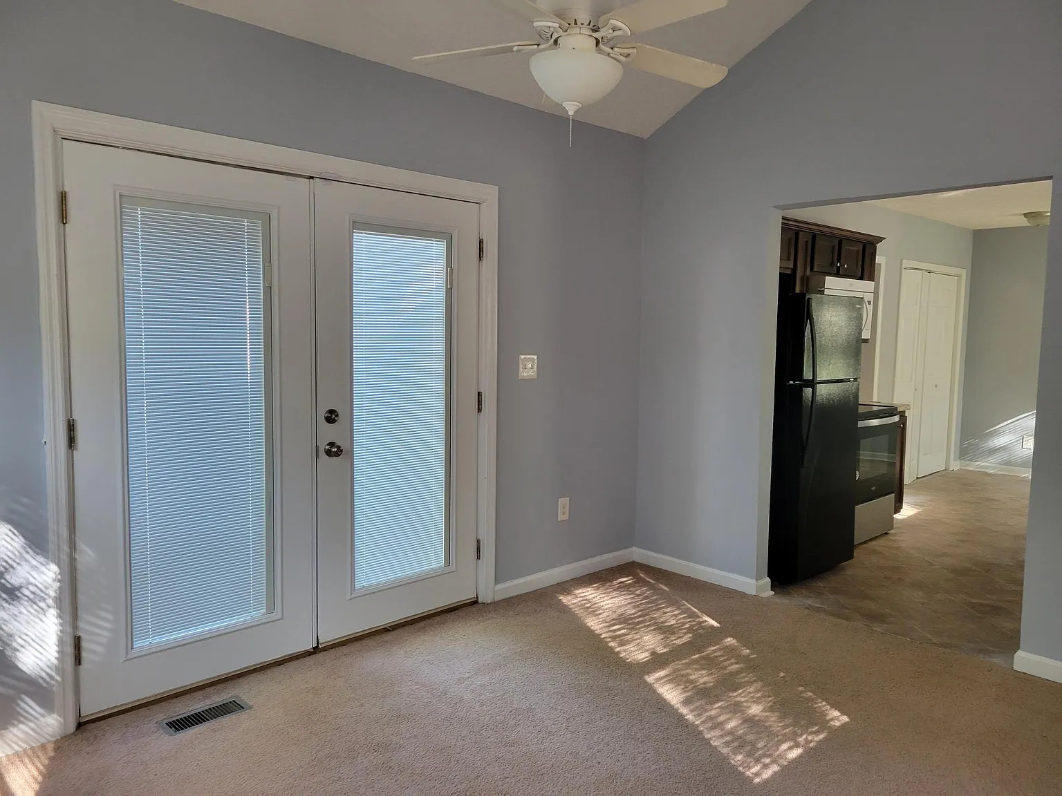 3 bed, 1100 sqft, $1,300 — Photo 3