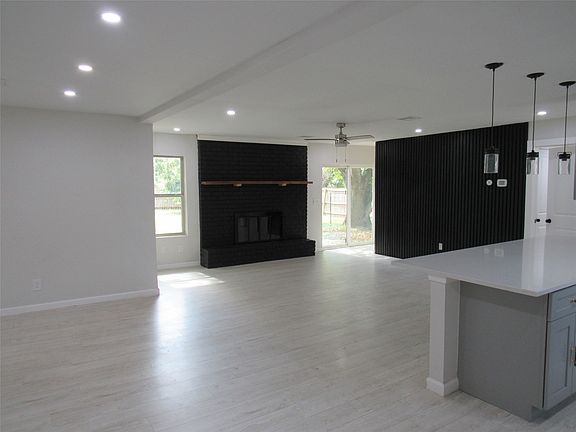 3rd image of 321 Crescent Dr