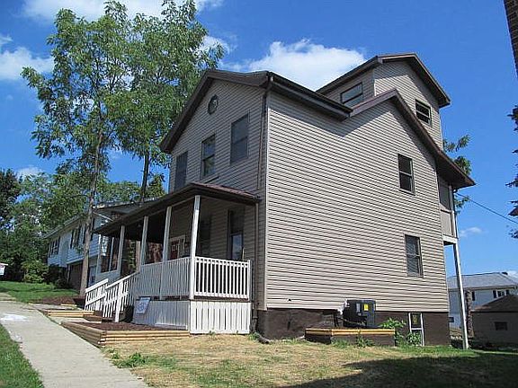 4th image of 409 Alexander St