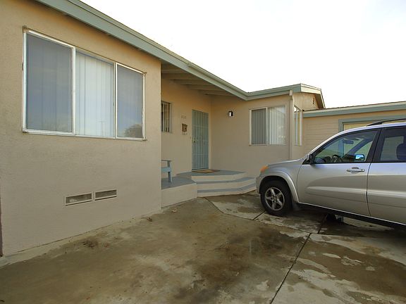 3rd image of 826 W Avenue H7