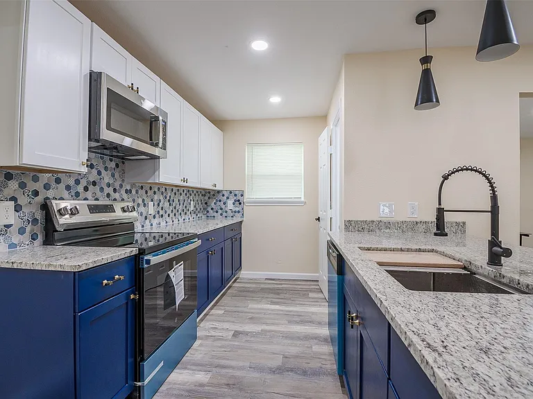 5305 Cahill Oval — Photo 5
