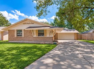 2218 Royal Oaks Dr, Irving, TX 75060