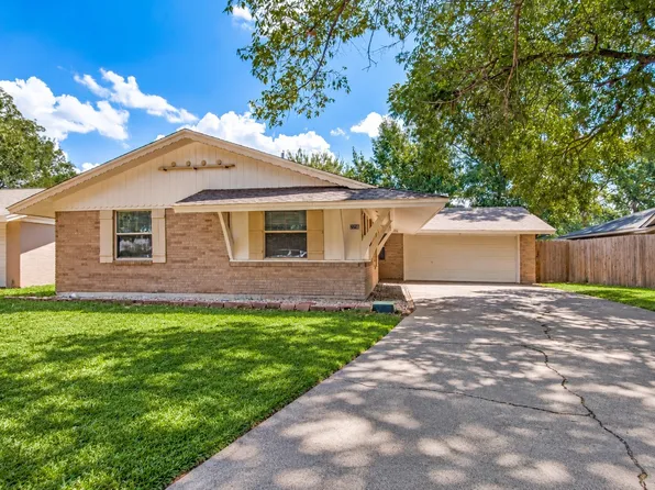 2218 Royal Oaks Dr, Irving, TX 75060