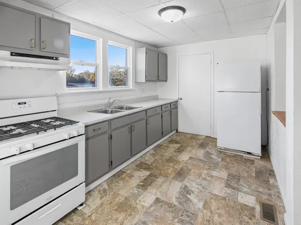 602 S 4th St, Knoxville, IA 50138