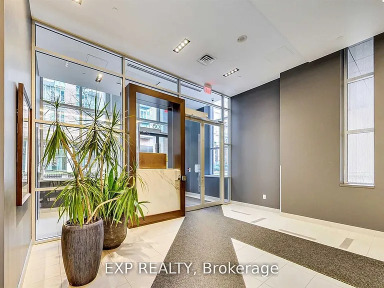 105 George St #705 — Photo 3