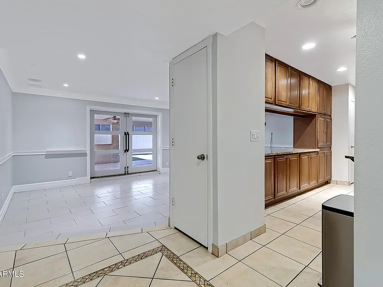1627 E Fremont Dr — Photo 13