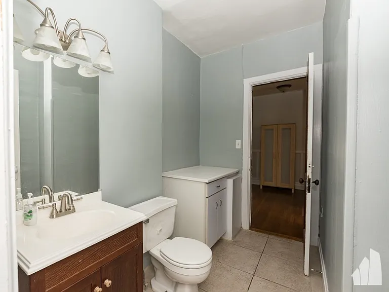 4008-1 N Southport Ave — Photo 5
