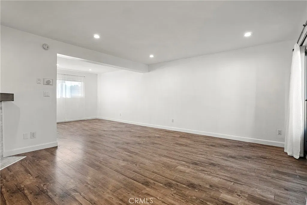 3 bed, 2.5 bath, 1319 sqft, $3,595 — Photo 2