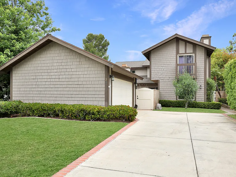 30 Almond Tree Ln — Photo 1