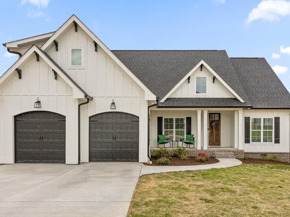 131 Bending Oak Dr, Chickamauga, GA 30707