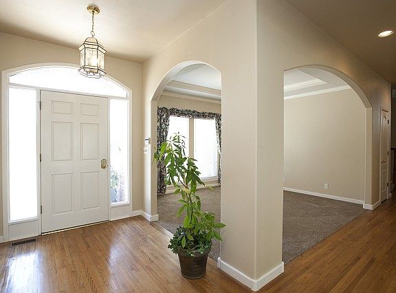 Bright and open entry way