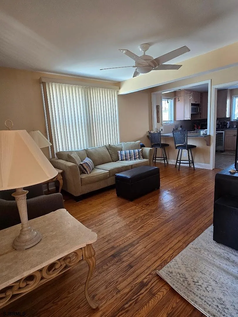 3 bed, 2.0 bath, $13,000 — Photo 4